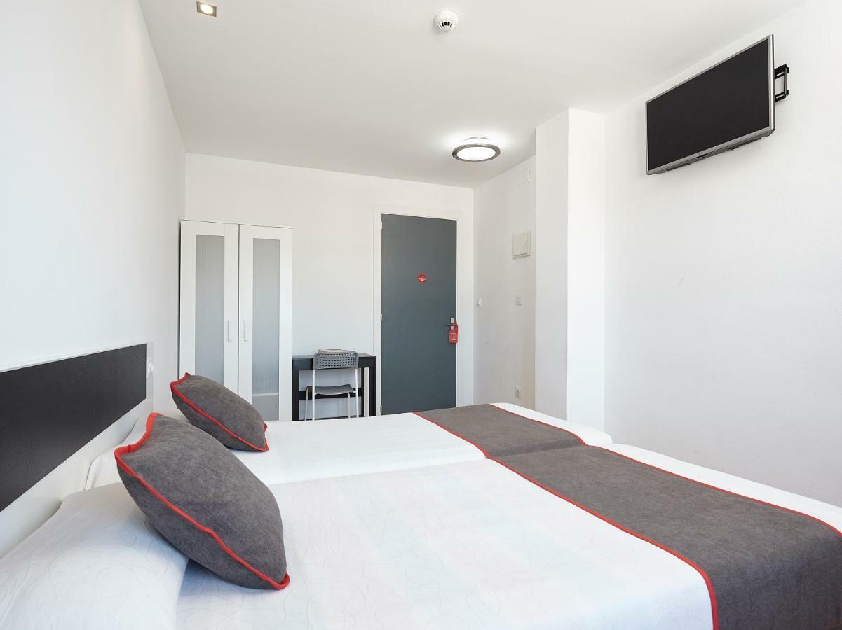 Hostal Mas Ferrer Cornellá de Terri Exterior foto