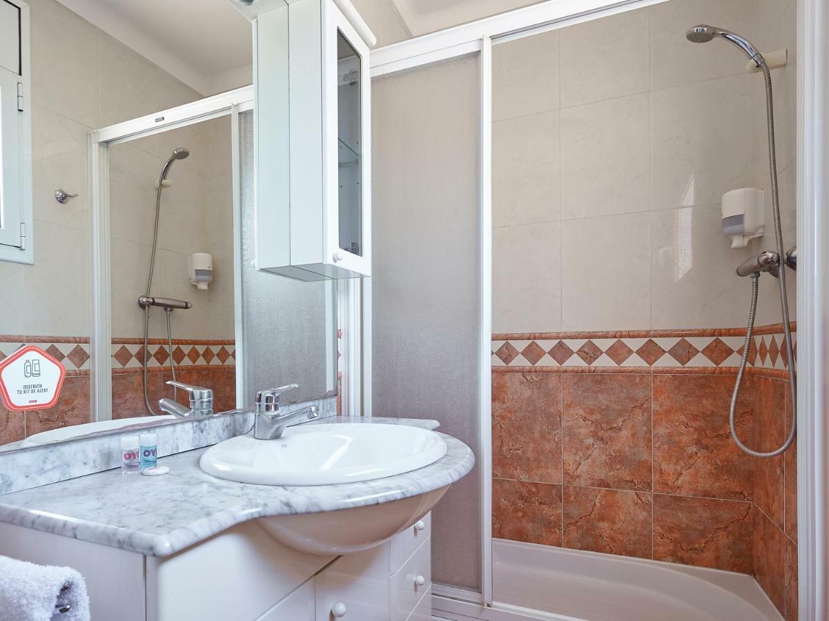 Hostal Mas Ferrer Cornellá de Terri Exterior foto