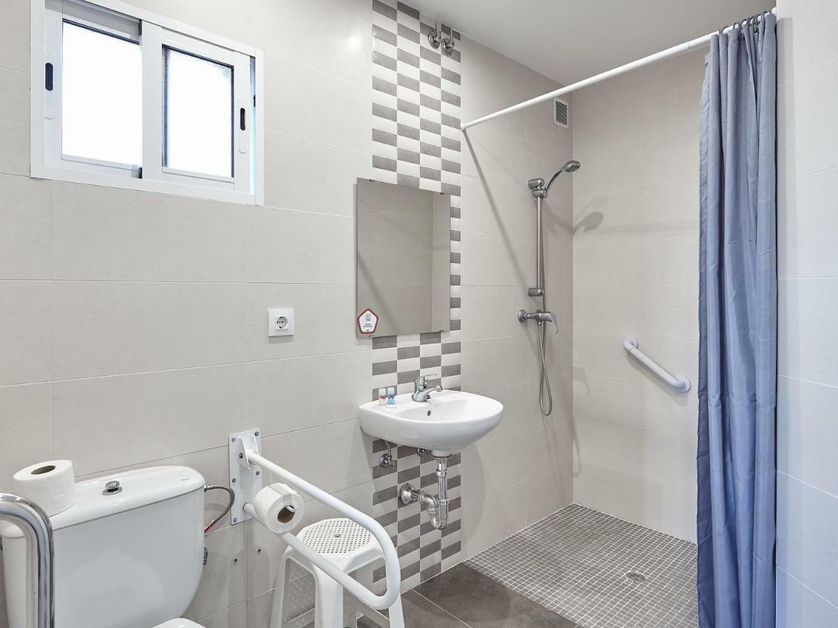 Hostal Mas Ferrer Cornellá de Terri Exterior foto